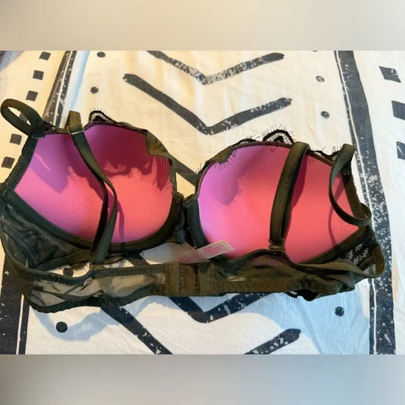 VICTORIA’S SECRET PUSH-UP BRA - Picture 3 of 4